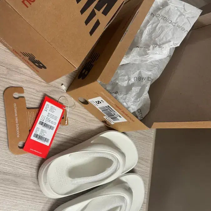 [BUNJANG] New Balance Flip-Flops Sandals White Size 225-230 / 뉴발 쪼리