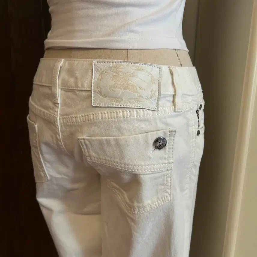 [BUNJANG] Burberry White Semi-Bootcut Jeans / 버버리 정품 화이트 세미부츠컷 진