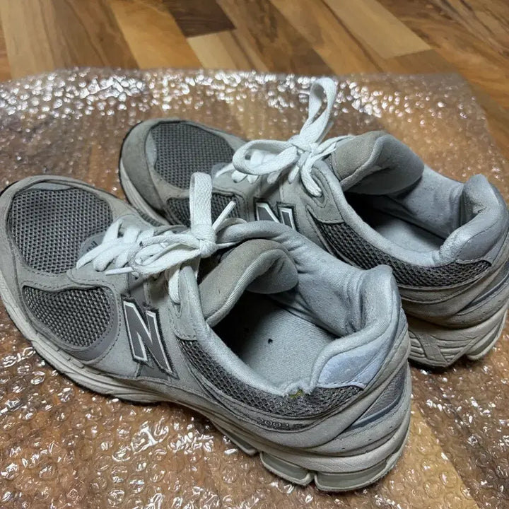 [BUNJANG] New Balance 2002r Sneakers / 뉴발란스 2002r 270