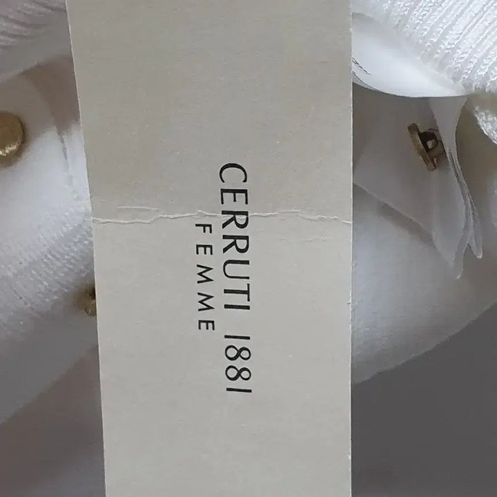 [BUNJANG] Celluti Ribbed Knit White Gold Button / @새상품@ 세루띠 골지 니트 77
