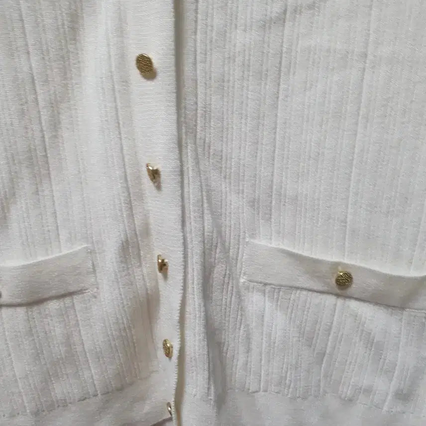 [BUNJANG] Celluti Ribbed Knit White Gold Button / @새상품@ 세루띠 골지 니트 77