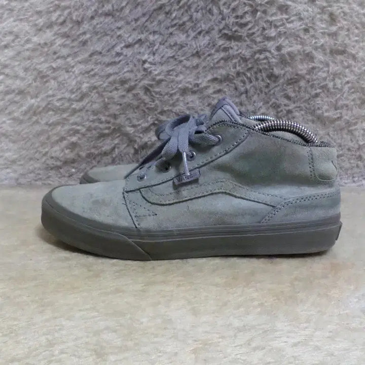 [BUNJANG] Vans Sneakers Used / 후루룩구제2 240 반스 스니커즈 중고 신발 260511