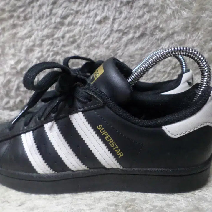 [BUNJANG] Adidas Superstar Core Black Sneakers / 후루룩구제2 220 아디다스 슈퍼스타 코어블랙 운동화260511