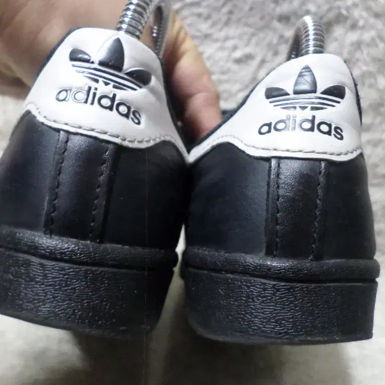 [BUNJANG] Adidas Superstar Core Black Sneakers / 후루룩구제2 220 아디다스 슈퍼스타 코어블랙 운동화260511