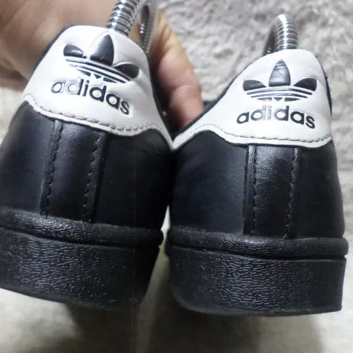 [BUNJANG] Adidas Superstar Core Black Sneakers / 후루룩구제2 220 아디다스 슈퍼스타 코어블랙 운동화260511