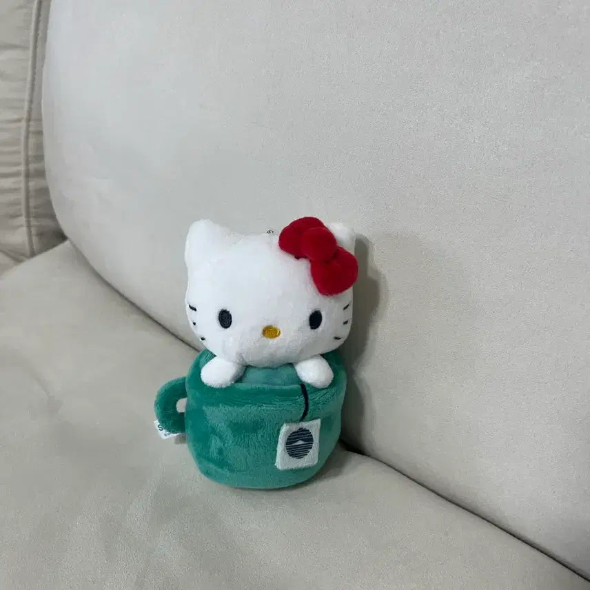 [BUNJANG] Hello Kitty Osulloc Keyring / (택o 새제품) 헬로키티 오설록 키링