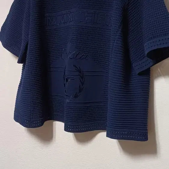 [BUNJANG] SYSTEM Navy Embroidered Short Sleeve T-Shirt / SYSTEM 마르셔 반팔 티셔츠 네이비 프리