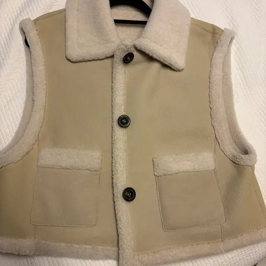 [BUNJANG] The Cashmere Shearling Vest Beige / 더캐시미어 무스탕 양털베스트 베이지