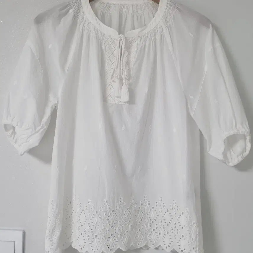 [BUNJANG] The Edge White Cotton Blouse with Embroidery / 더엣지  화이트 면 자스 블라우스