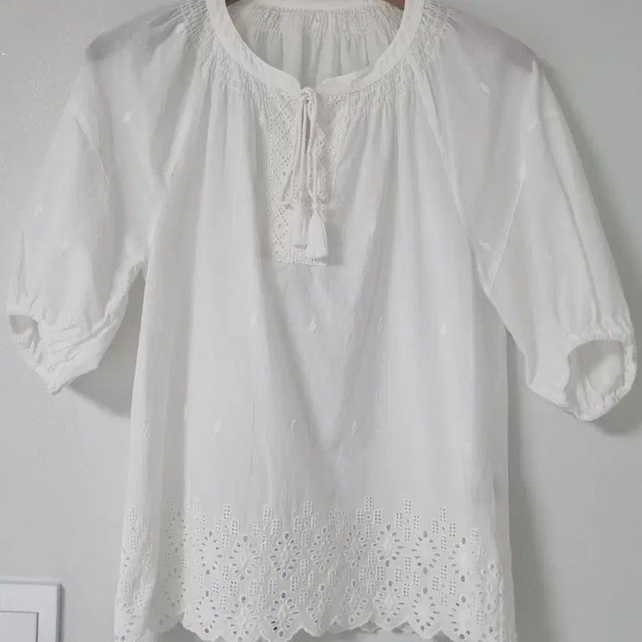 [BUNJANG] The Edge White Cotton Blouse with Embroidery / 더엣지  화이트 면 자스 블라우스