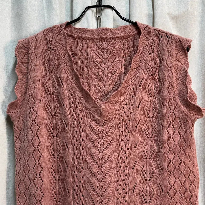 [BUNJANG] Vintage Punching V-Neck Cropped Summer Knit Vest / [FREE] 빈티지 펀칭 V넥 크롭 여름니트 베스트