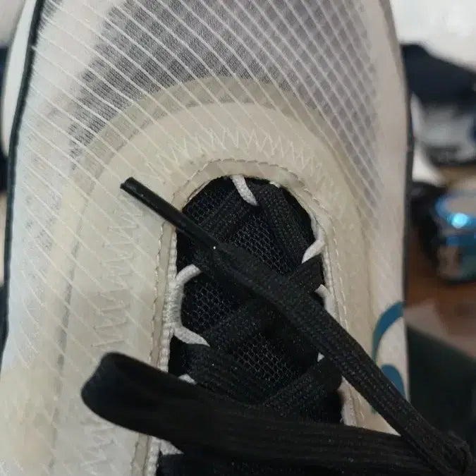 [BUNJANG] Nike Air Max 2090 White Green Abyss Sneakers (255mm) / 나이키 255 상태A