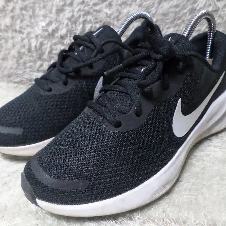 [BUNJANG] Nike Revolution 7 Black Sneakers / 후루룩구제2 220 나이키 레볼루션7 블랙 운동화 260511