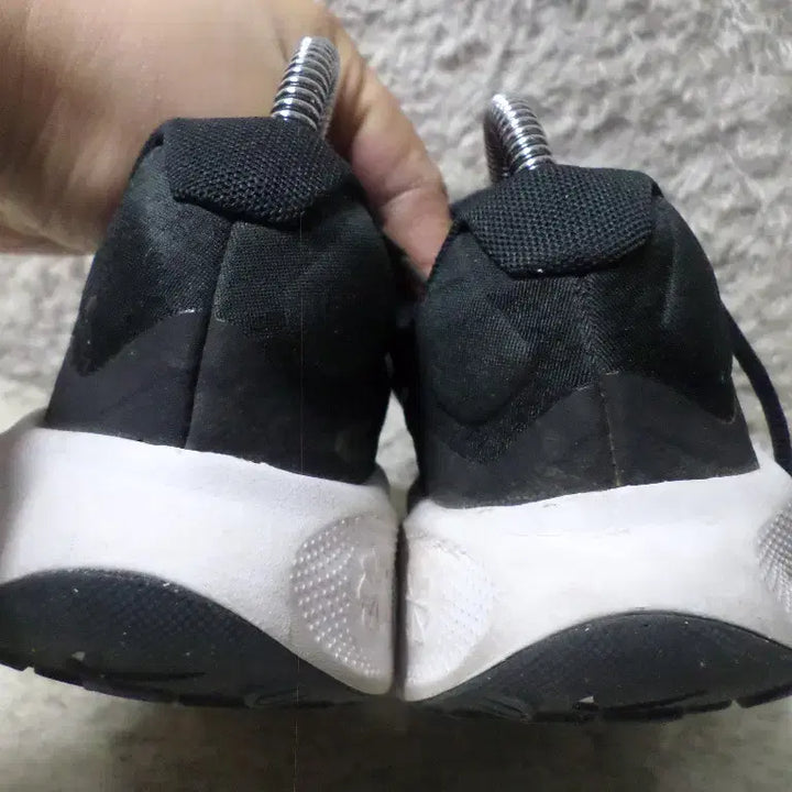 [BUNJANG] Nike Revolution 7 Black Sneakers / 후루룩구제2 220 나이키 레볼루션7 블랙 운동화 260511