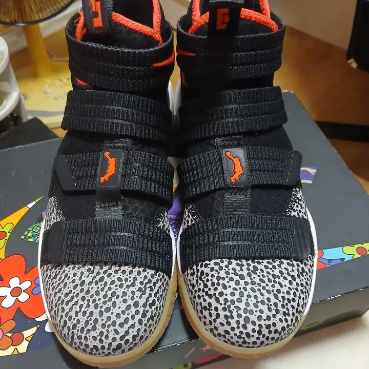 [BUNJANG] Nike LeBron Safari Running Shoes / 나이키 르브론 사파리_260size