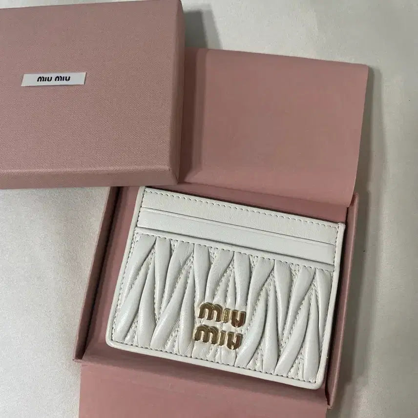 [BUNJANG] Miu Miu Matelassé Nappa Card Holder White / 미우미우 마테라쎄 나파 카드지갑 화이트