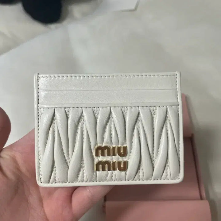 [BUNJANG] Miu Miu Matelassé Nappa Card Holder White / 미우미우 마테라쎄 나파 카드지갑 화이트