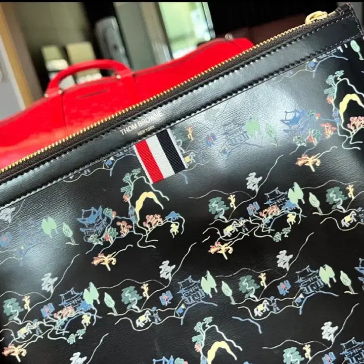 [BUNJANG] Thom Browne Printed Leather Clutch (Unused) / 톰브라운 프린트 레더 클러치(미사용)