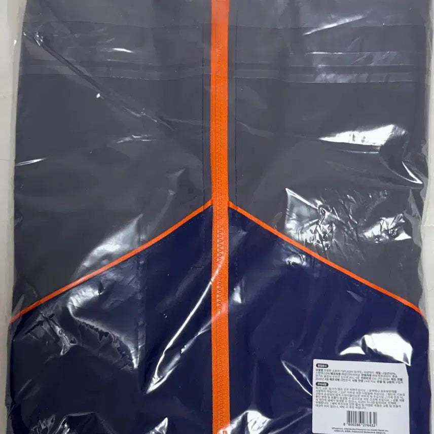 [BUNJANG] Pokemon Store SPLASH! Magikarp Windbreaker (Sealed) / [미개봉/무배] 포켓몬 스토어 SPLASH! 잉어킹 바람막이 판매해요