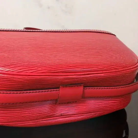 [BUNJANG] Louis Vuitton Epi Crossbody Bag Red / 루이비통 에삐 크로스백