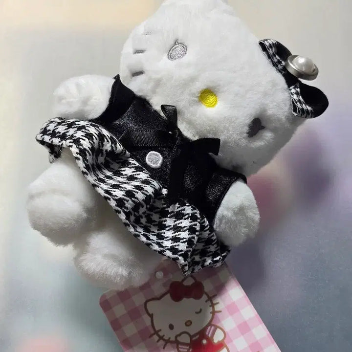 [BUNJANG] Hello Kitty Black Checkered Dress Doll Charm / 헬로키티 인형키링 블랙 체크 원피스