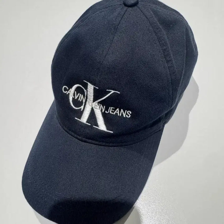 [SOLD OUT] Ck 캘빈클라인 자수 볼캡 블랙