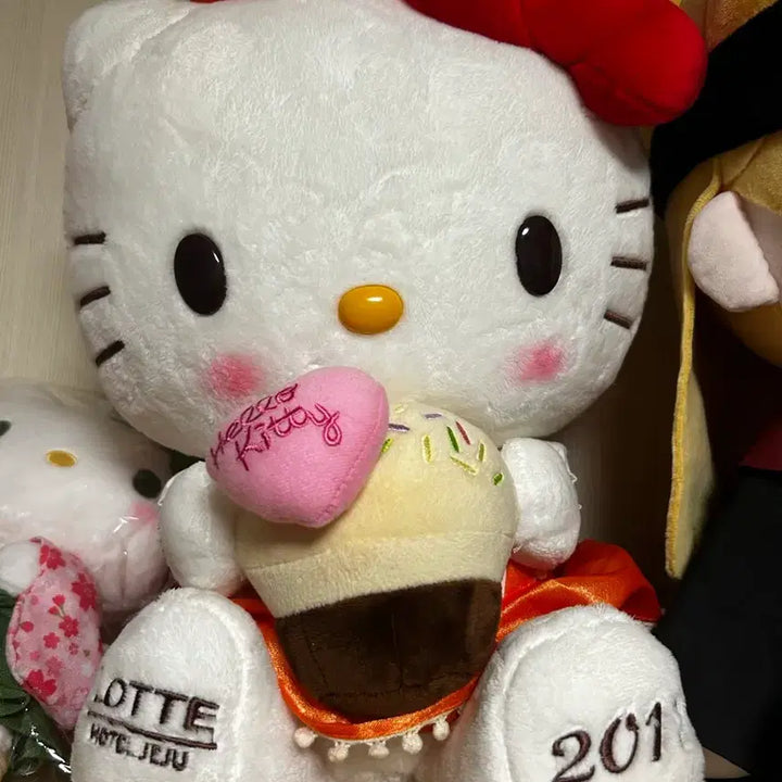 [BUNJANG] Lotte Hotel Jeju Hello Kitty Plush Doll / 헬로키티 롯데호텔 제주 인형