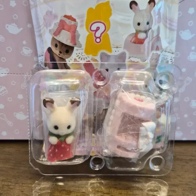 [BUNJANG] Sylvanian Families Baby Cake Roll Cake Chocolate Rabbit Figure / 실바니안 아기케이크 롤케이크 초코토끼