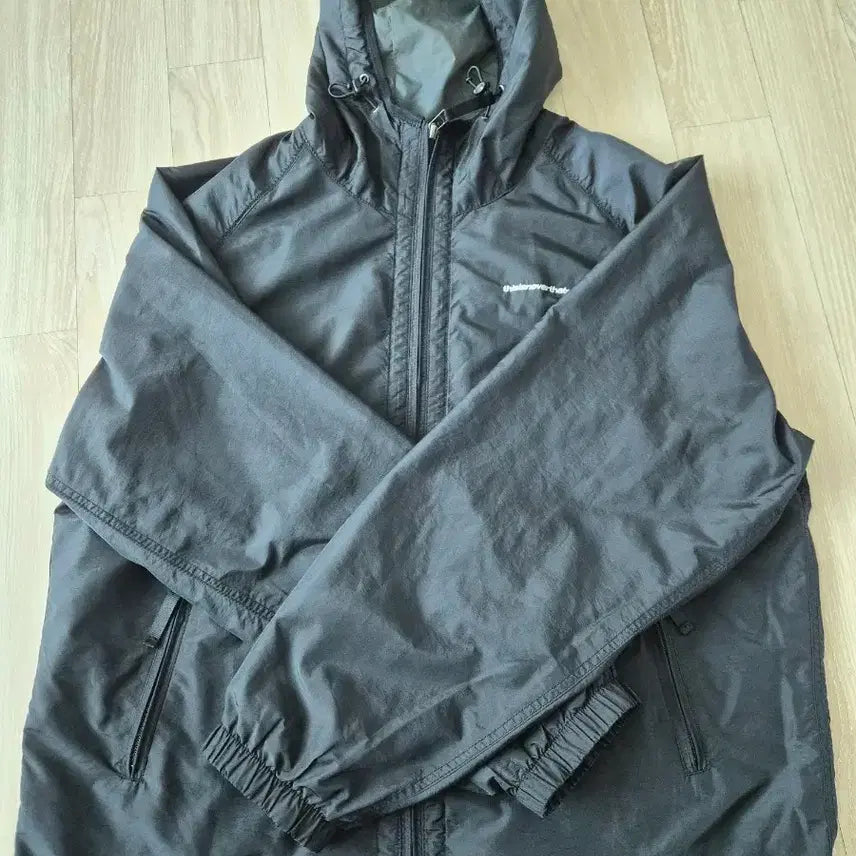 [BUNJANG] thisisneverthat SP Logo Windbreaker Black / 디스이즈네버댓 SP 로고 바람막이 블랙(m사이즈)