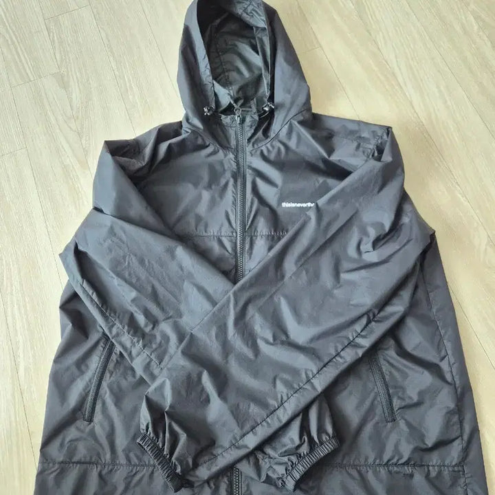 [BUNJANG] Thisisneverthat T Logo Windbreaker Black (M) / 디스이즈네버댓 T 로고 바람막이 블랙(m사이즈)