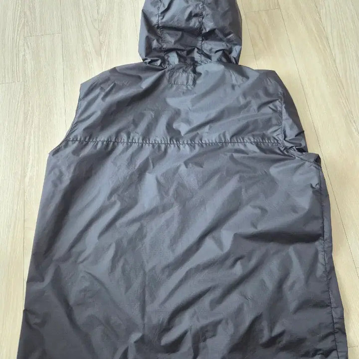 [BUNJANG] Thisisneverthat T Logo Windbreaker Black (M) / 디스이즈네버댓 T 로고 바람막이 블랙(m사이즈)