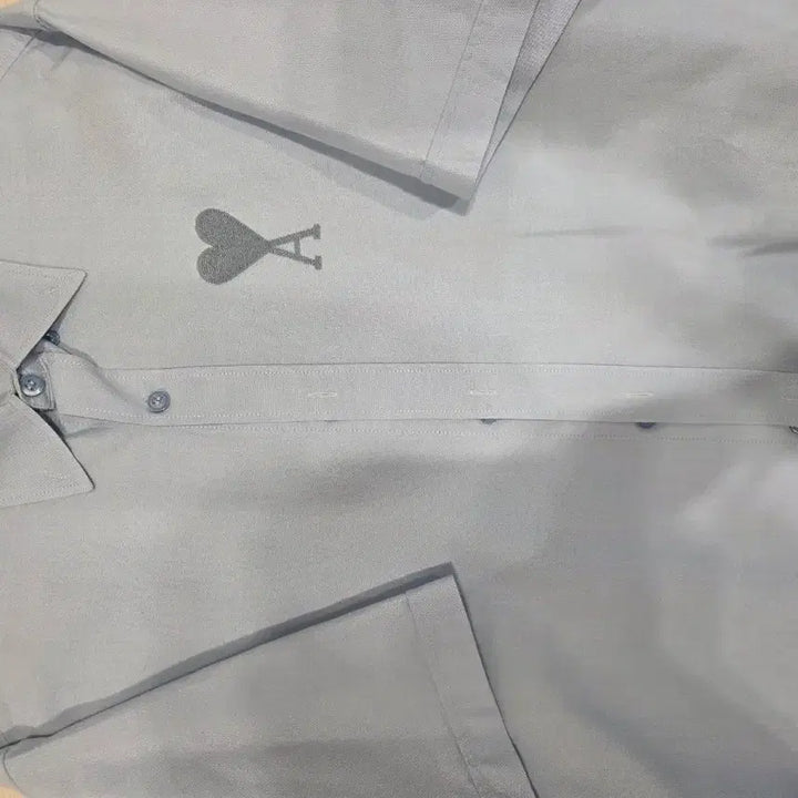 [BUNJANG] AMI Tonal Heart Logo Short Sleeve T-Shirt Sky Blue / 아미 토날 하트 로고 숏슬리브 반팔 셔츠 스카이 블루