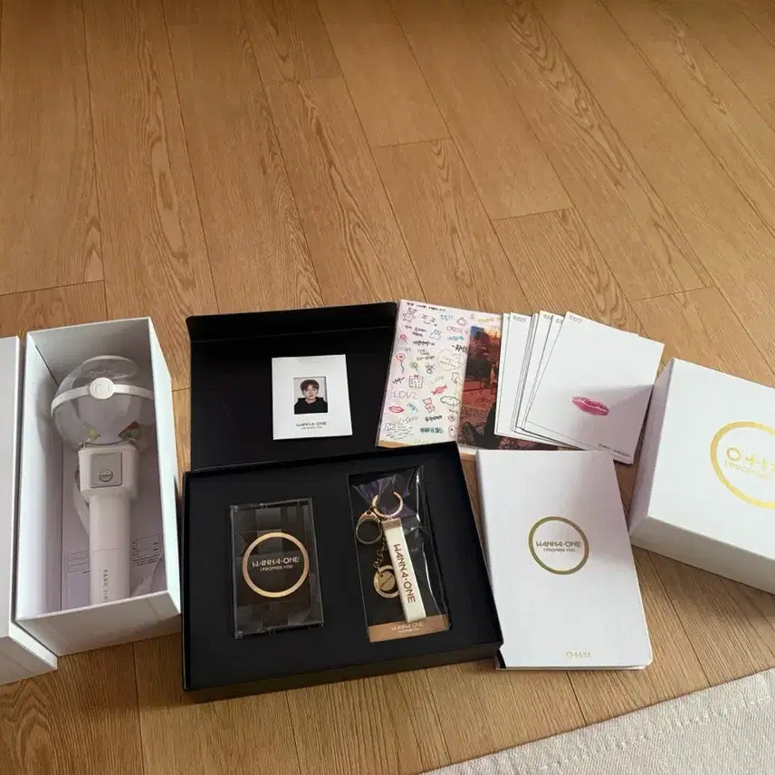 BUNJANG] Park Jihoon Fanclub Lightstick + Wanna One Official Goods