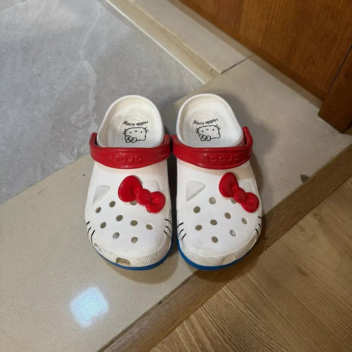 [BUNJANG] Crocs Hello Kitty Authentic Clogs / 크록스 헬로키티 정품