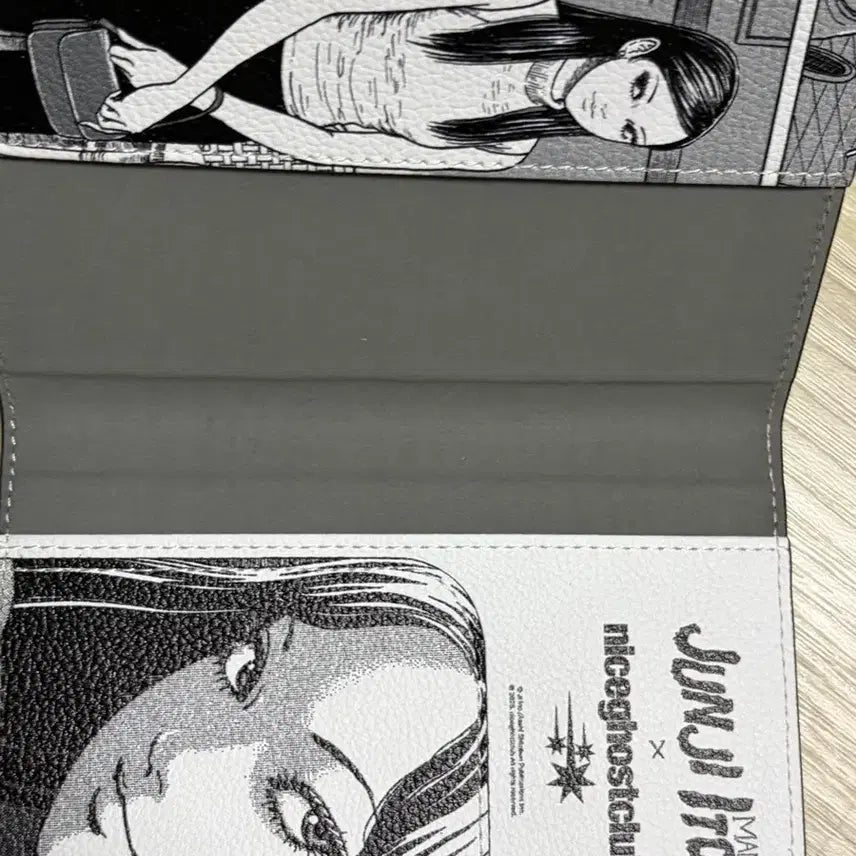 [BUNJANG] Junji Ito Tomie x NICEGHOSTCLUB Passport Case / 이토준지 토미에X나이스고스트클럽 여권케이스
