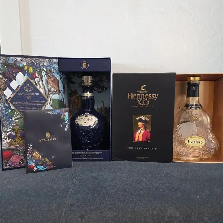 [BUNJANG] Royal Salute 21 Years, Hennessy XO Empty Bottles with Cases / 로얄살루트 헤네시 공병