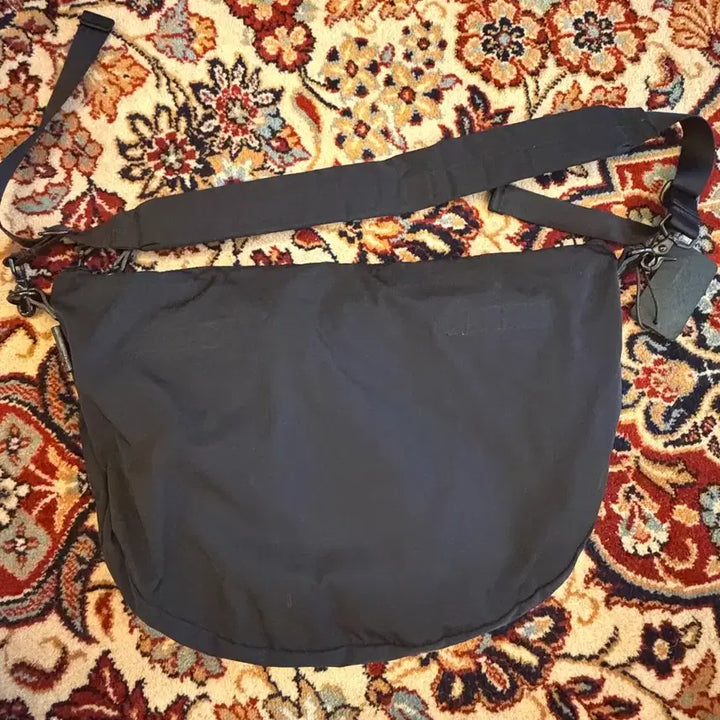 [BUNJANG] AMIACALVA Body Bag / 아미아칼바 바디백 FREE사이즈