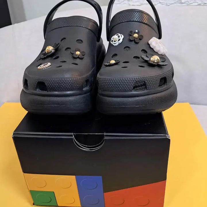 [BUNJANG] Crocs Flower Jibbitz Platform Sandals / 거의새것(WI0.250추천)크록스  지비츠 장식 샌들