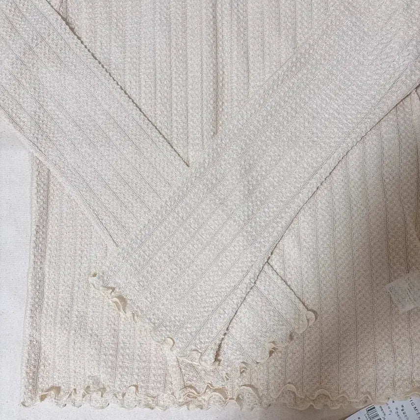 [BUNJANG] Pigment Wavy Lace T-Shirt / 새상품 피그먼트 물결레이스 티