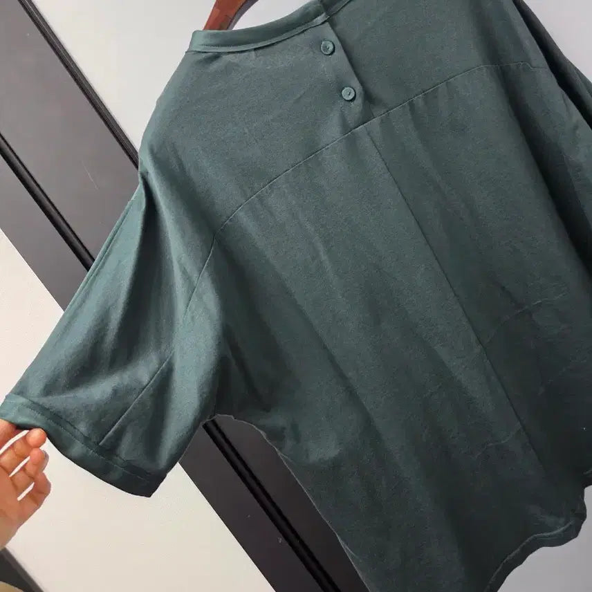[BUNJANG] Vera Wang Satin Blouse / 베라왕 새틴 티블라우스 66