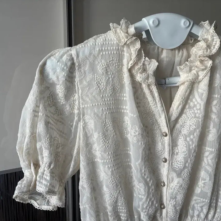[BUNJANG] Mine by Handsome Ruffled Half-Sleeve Cropped Blouse - Ivory / 한섬 마인 러플 하프 슬리브 크롭 블라우스
