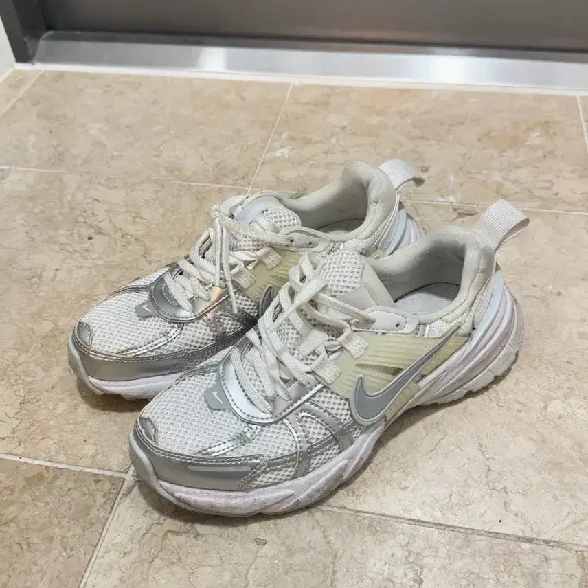 [BUNJANG] Nike V2K Run Metallic Silver White / 나이키 V2K 런 메탈릭 실버 화이트