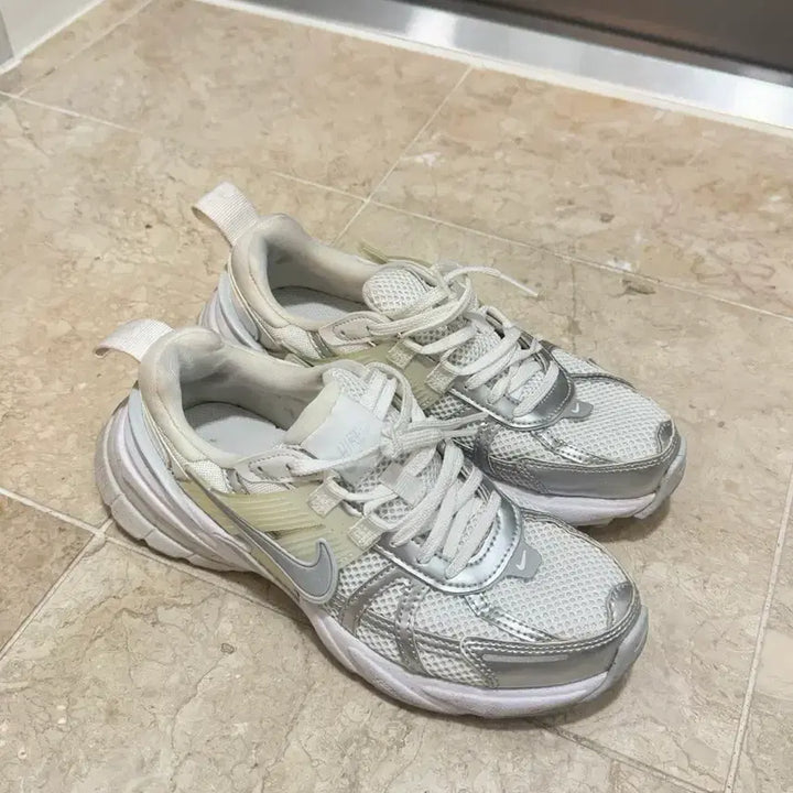 [BUNJANG] Nike V2K Run Metallic Silver White / 나이키 V2K 런 메탈릭 실버 화이트