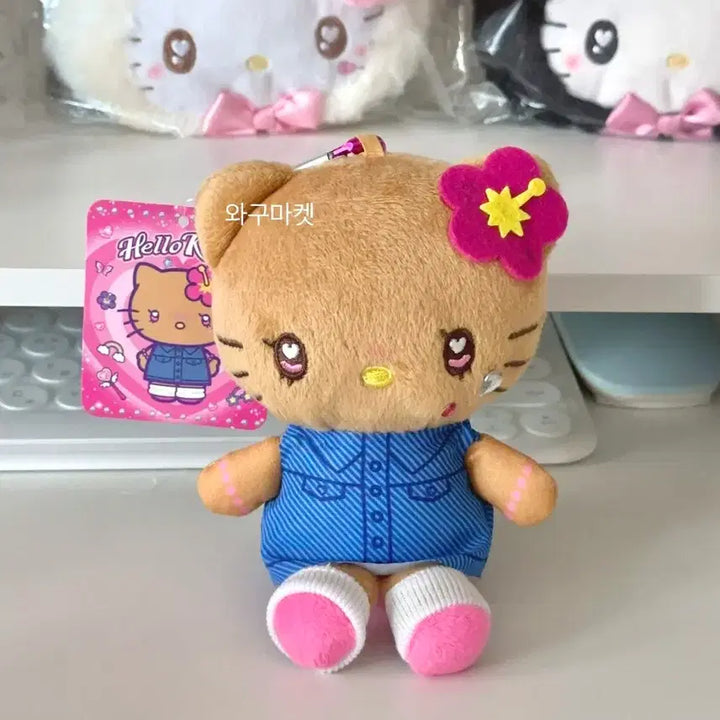[BUNJANG] Sanrio Hello Kitty Tanning Kitty Carabiner Doll Keychain / 태닝키티 카라비너 인형 키링 일본정품 헬로키티 파우치