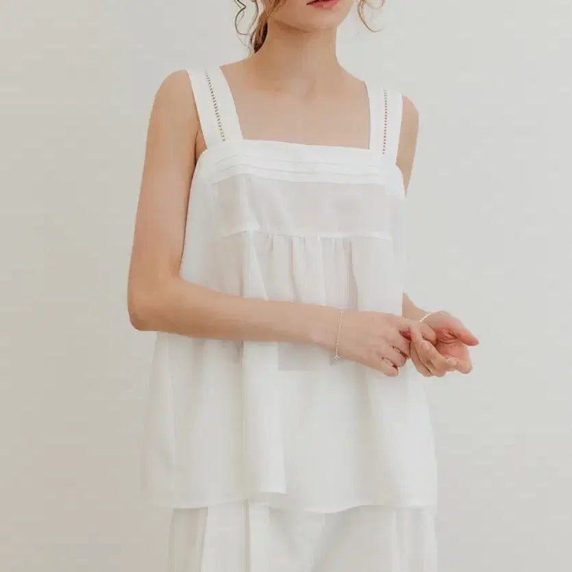 [SOLD OUT] [새상품] 룩캐스트 아델라 스퀘어 넥 슬리브리스 블라우스 S