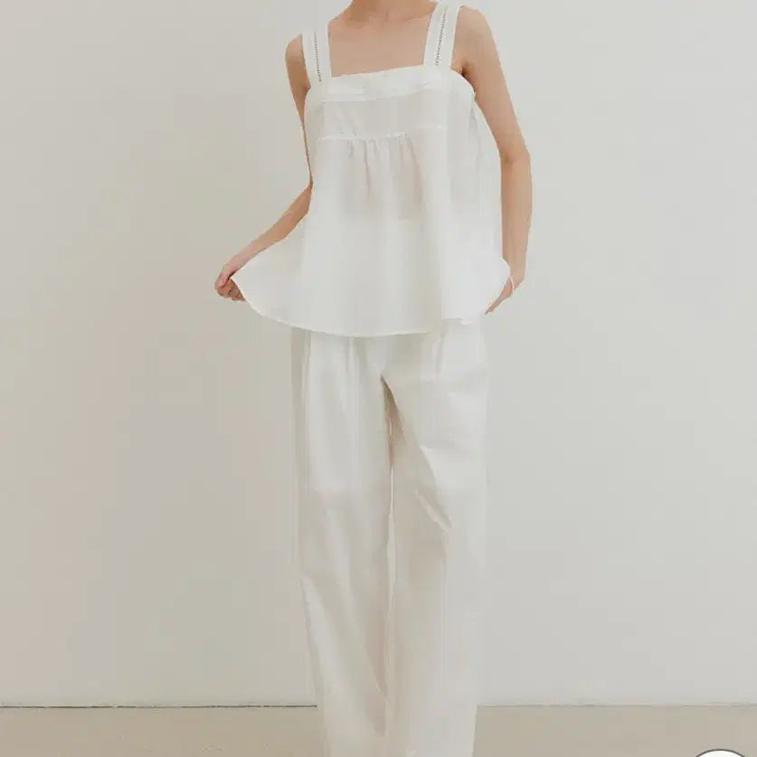 [SOLD OUT] [새상품] 룩캐스트 아델라 스퀘어 넥 슬리브리스 블라우스 S