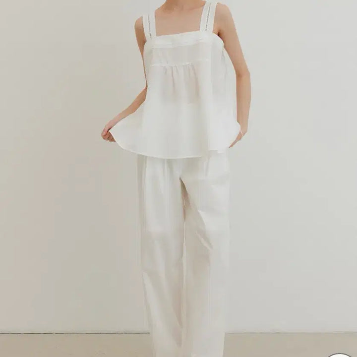 [SOLD OUT] [새상품] 룩캐스트 아델라 스퀘어 넥 슬리브리스 블라우스 S