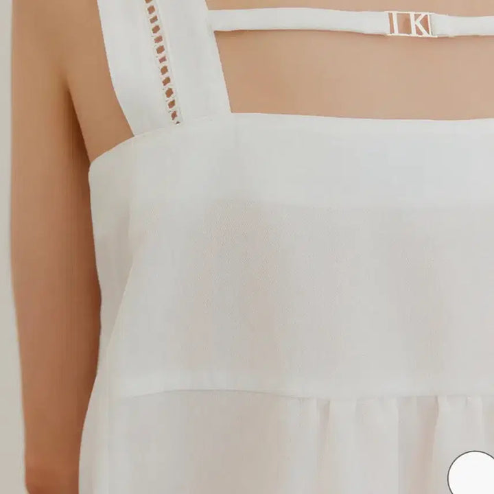 [SOLD OUT] [새상품] 룩캐스트 아델라 스퀘어 넥 슬리브리스 블라우스 S