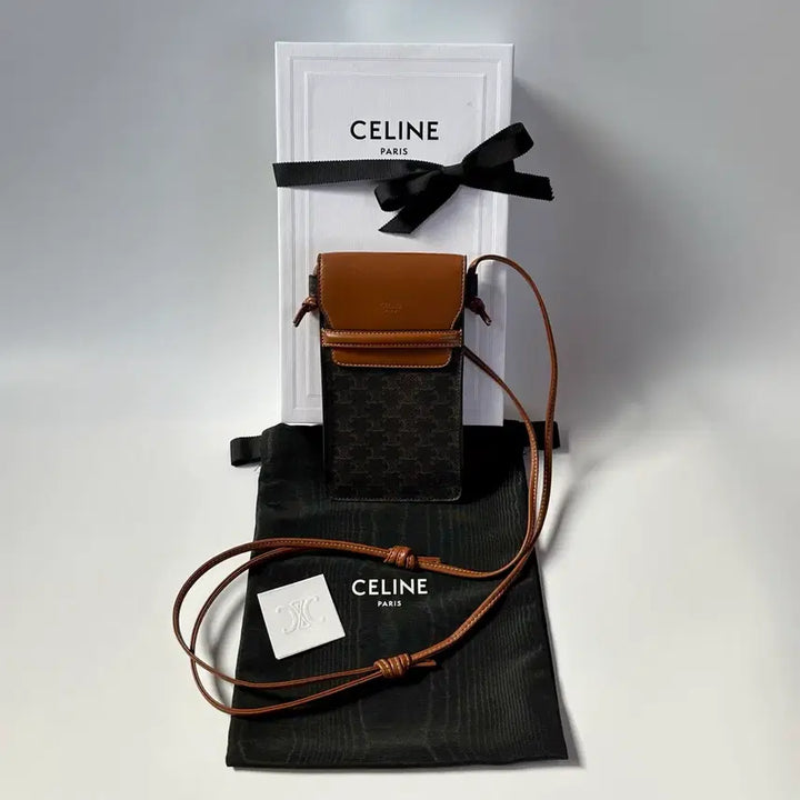[BUNJANG] Celine Triomphe Canvas &amp; Lambskin Flap Phone Pouch Crossbody Bag / [새상품급] 셀린느 트리옹프 플랩 폰파우치 크로스백 가방