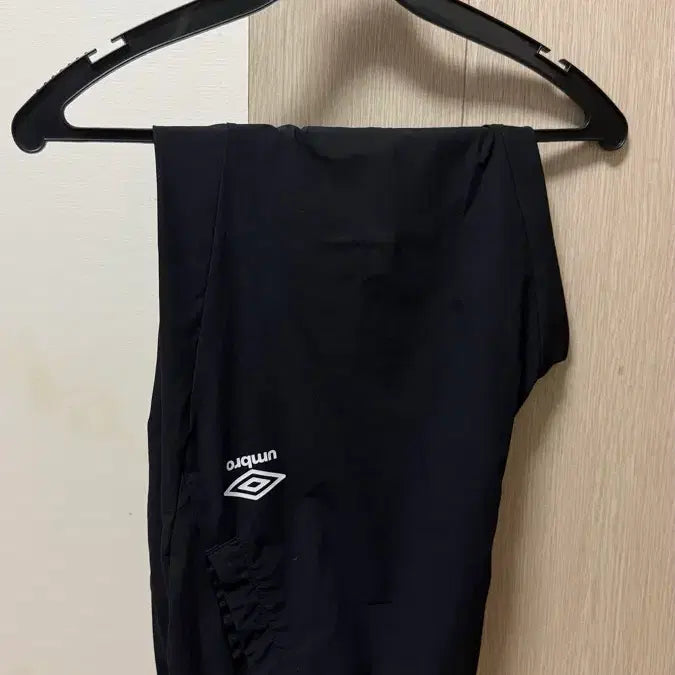 [BUNJANG] Umbro Cooling Football Pants Black M / 엄브로-쿨링 풋볼 팬츠 블랙M